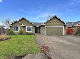 958 S 9th St, Harrisburg, OR 97446