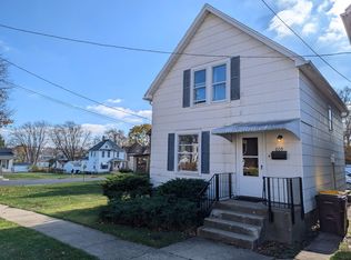 609 W Avon St, Freeport, IL 61032