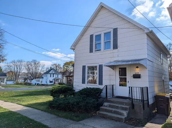 609 W Avon St, Freeport, IL 61032