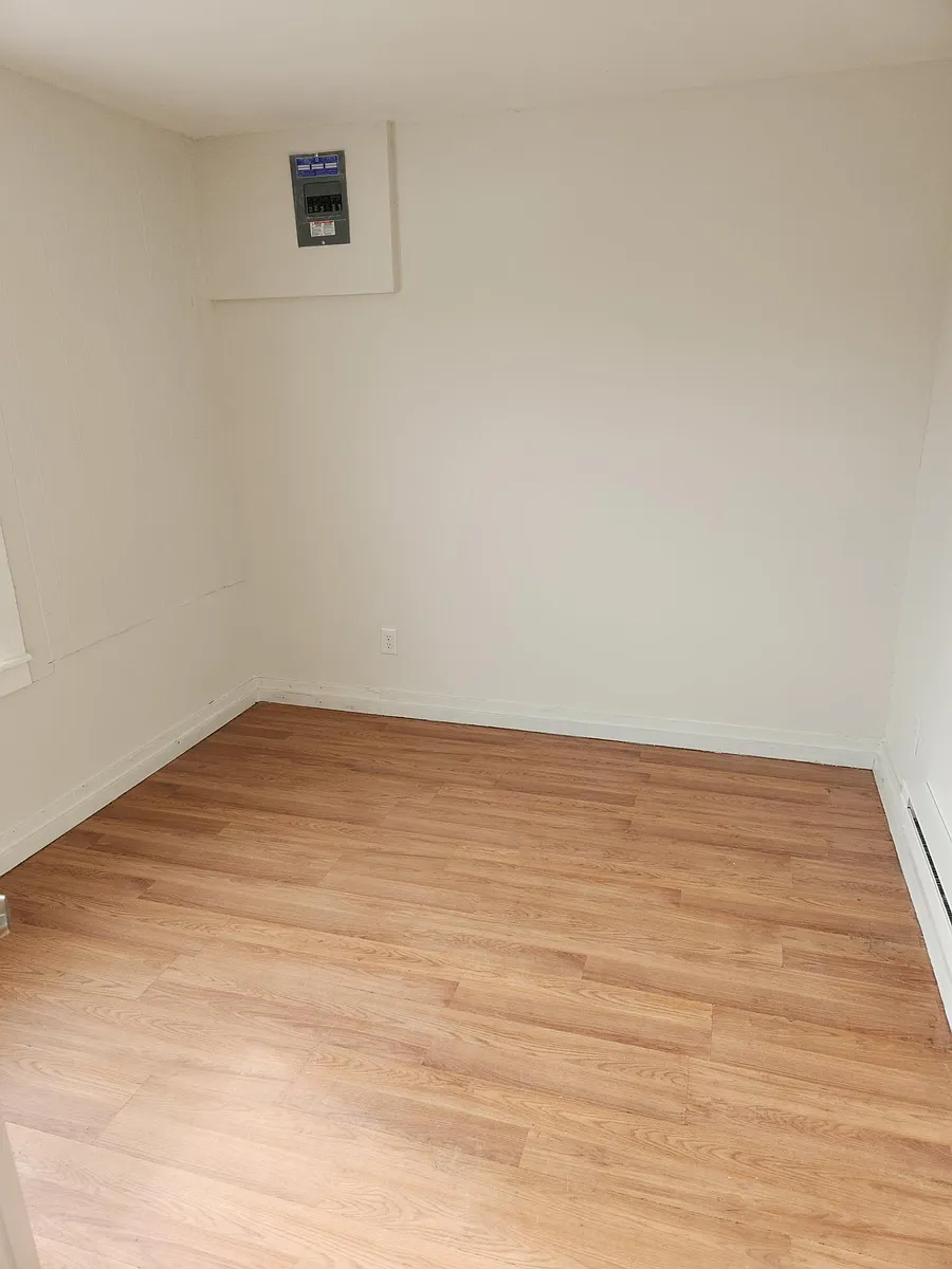 Building Photo - 201 N Nanticoke Ave #7
