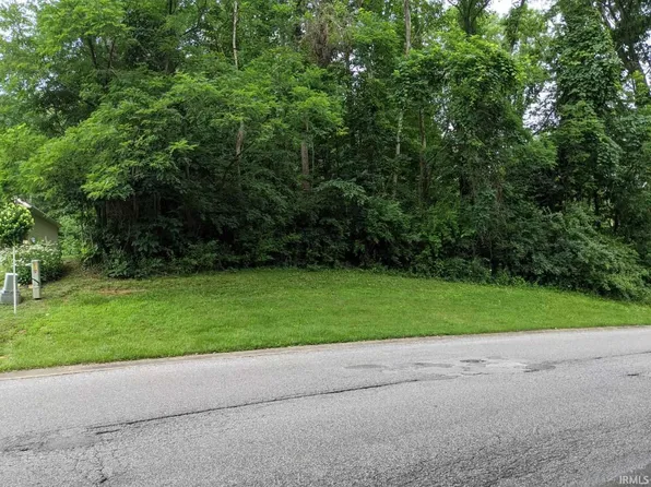 1120 N Daisy Dr, Ellettsville, IN 47429