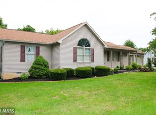 109 Jamestown Dr, Falling Waters, WV 25419