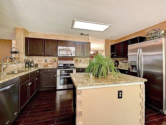 5th image of 8503 Cottage Park
