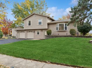 945 Patriot Ln, Hoffman Estates, IL 60192