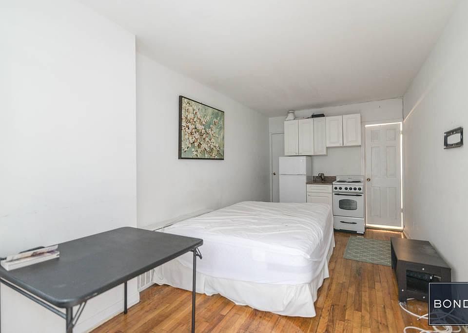2nd image of 118 E 92nd St APT B