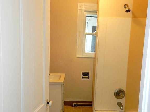 3rd image of 825 N Bromley Ave #2