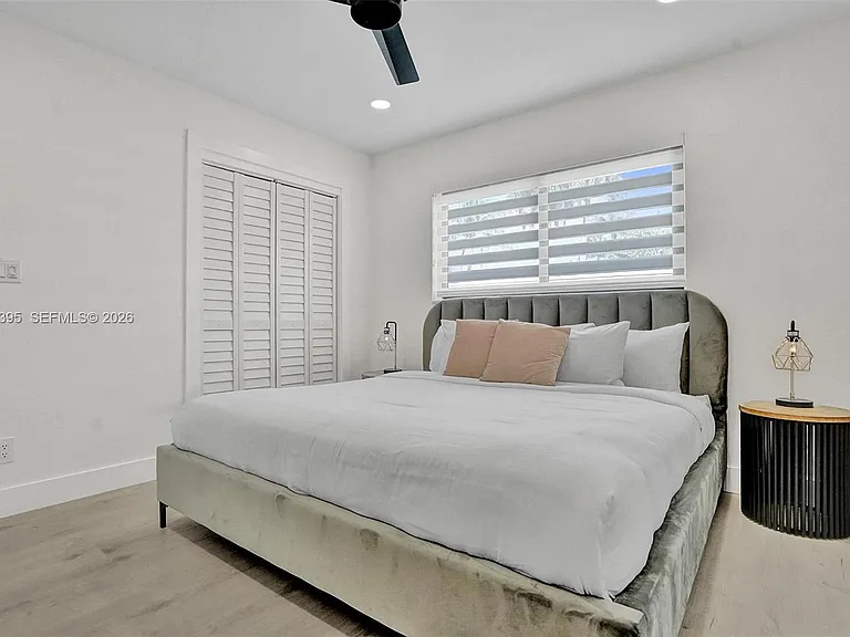 1141 N Northlake Dr — Photo 28