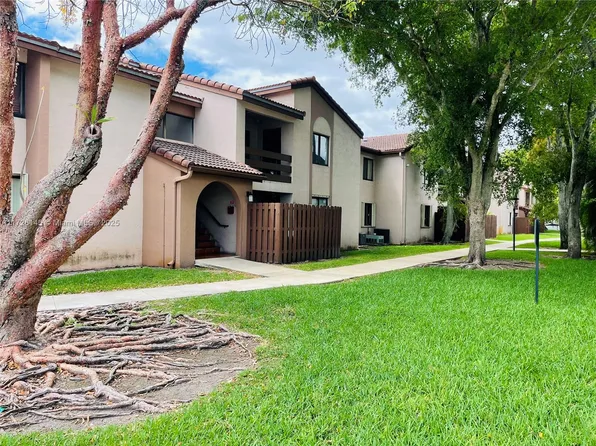 8999 SW 123rd Ct APT 212, Miami, FL 33186