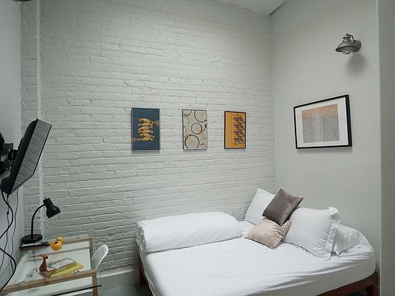 4th image of 619 Hancock St #6L