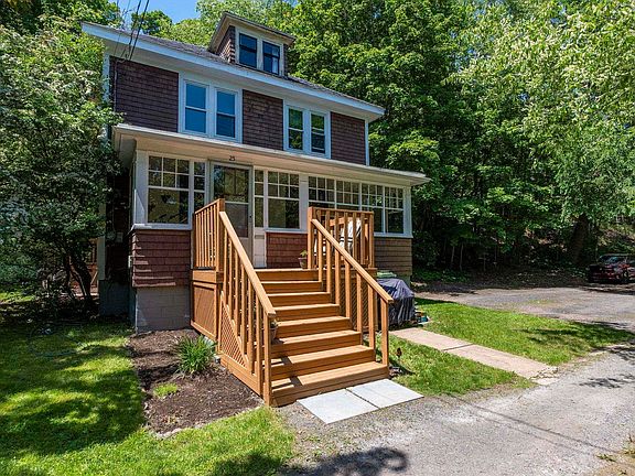 2nd image of 25 Willow Ln