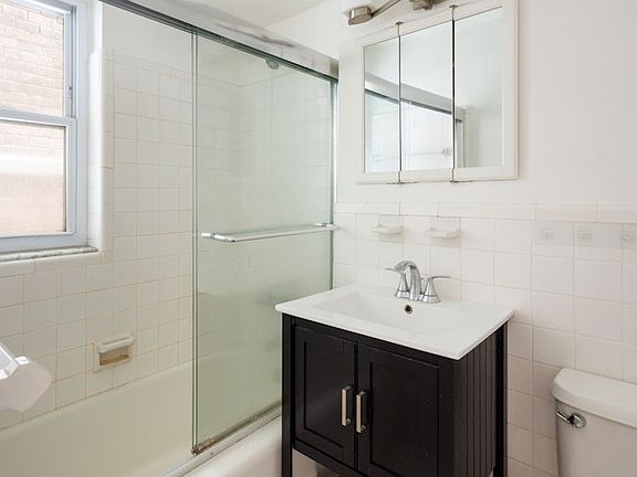 4th image of 321 E 45th St APT 5H