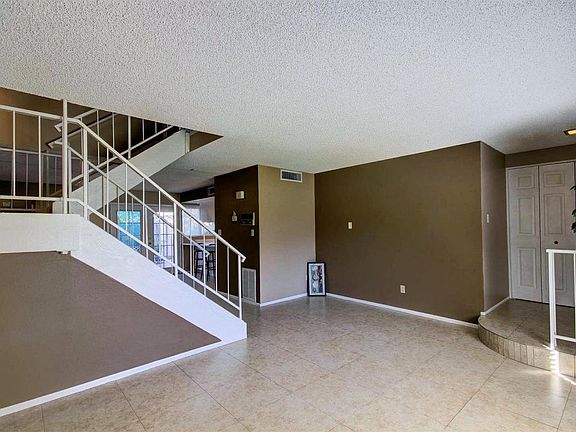 5th image of 1519 E Newport Dr