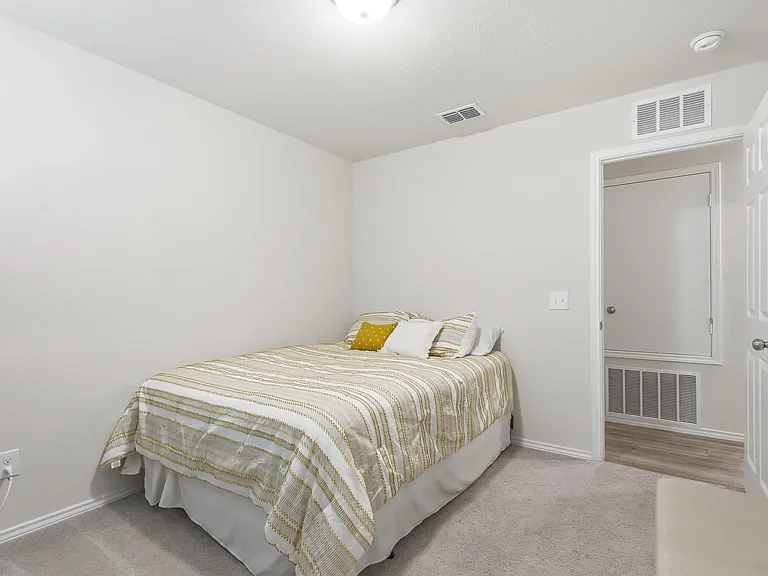 10101 Newtown Dr — Photo 21