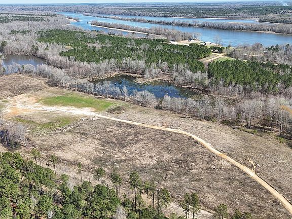 2nd image of 560 Jones River Rd
