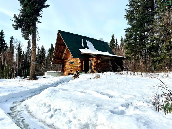 285 Pearl Dr, Fairbanks, AK 99712