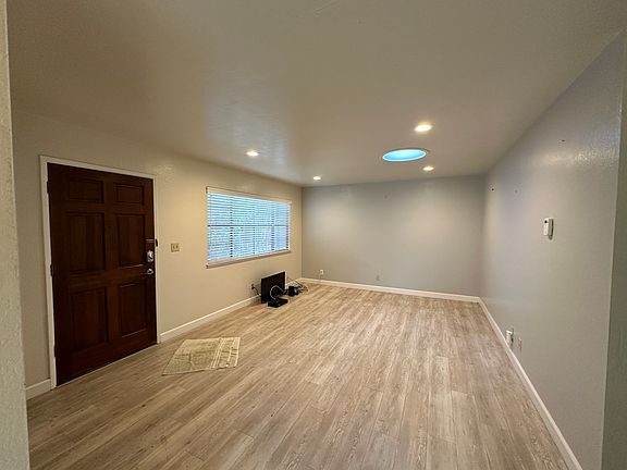 4th image of 140 Doyle St APT B