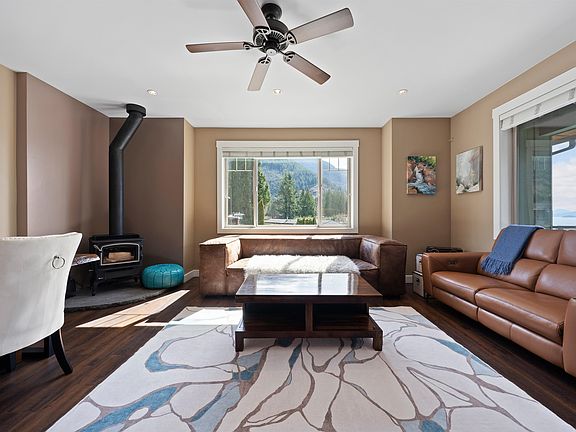4th image of 746 Crescent