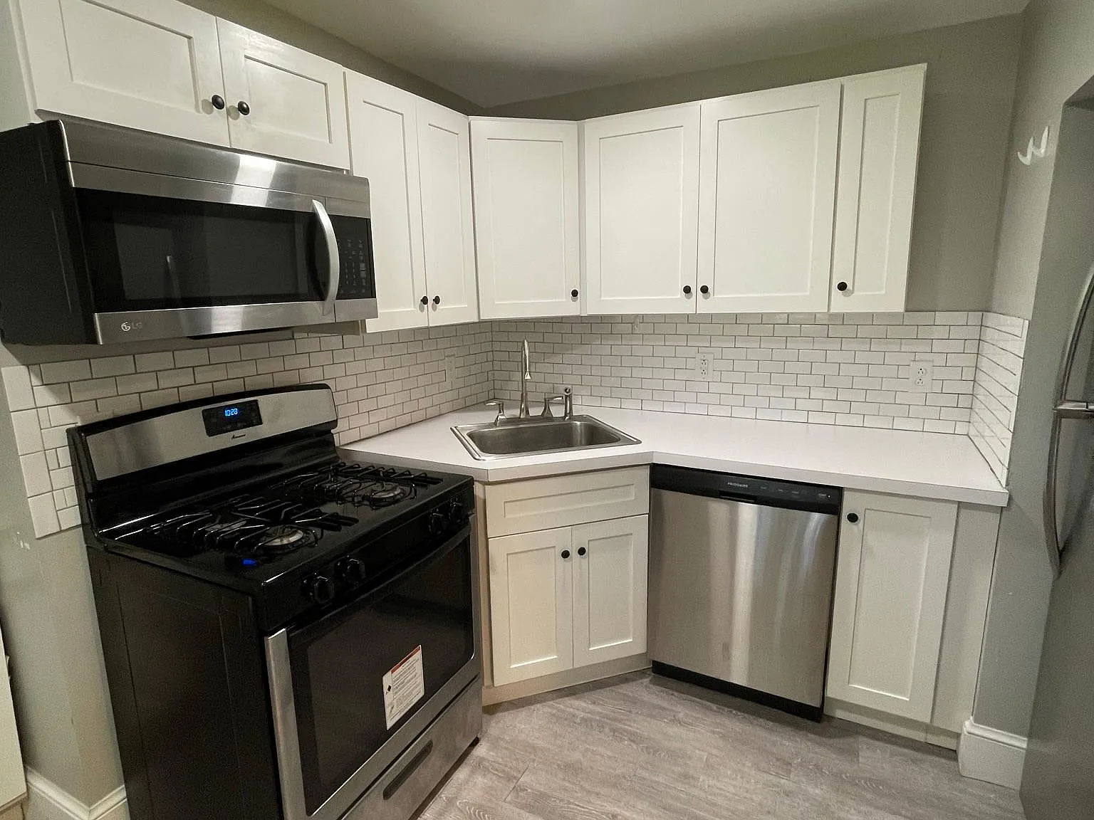 4 bed, $995 — Photo 3