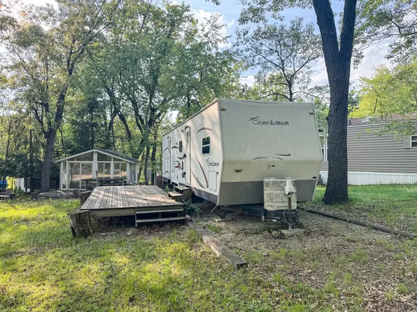 2/256 Woodhaven Dr E, Sublette, IL 61367