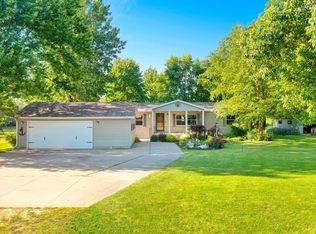 W10298 School Rd, Hortonville, WI 54944