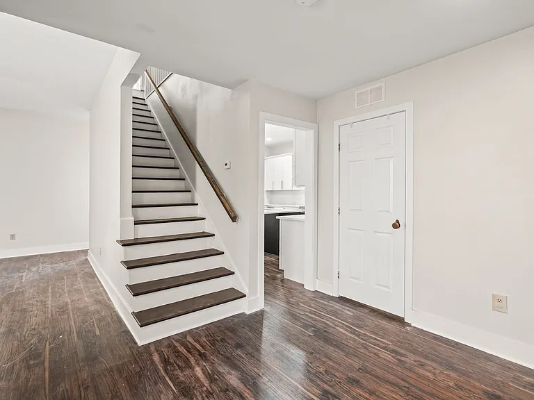 80 Green St — Photo 30