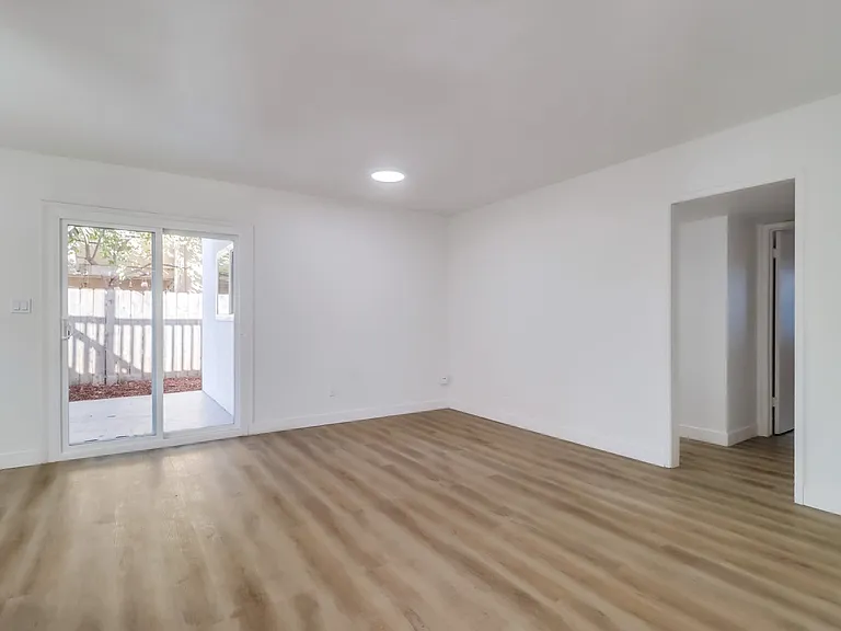 8650 Hurlbut St — Photo 19