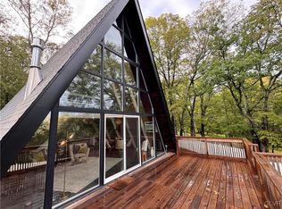 2105 Lakeview Rd, Bushkill, PA 18324