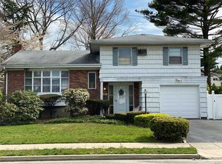 411 Violet St, Massapequa Park, NY 11762