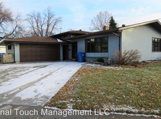 2909 Edgemont St N, Fargo, ND 58102