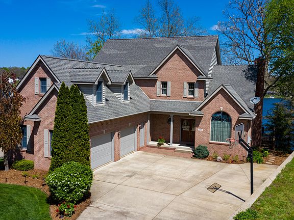 4th image of 294 Carpenter Dr