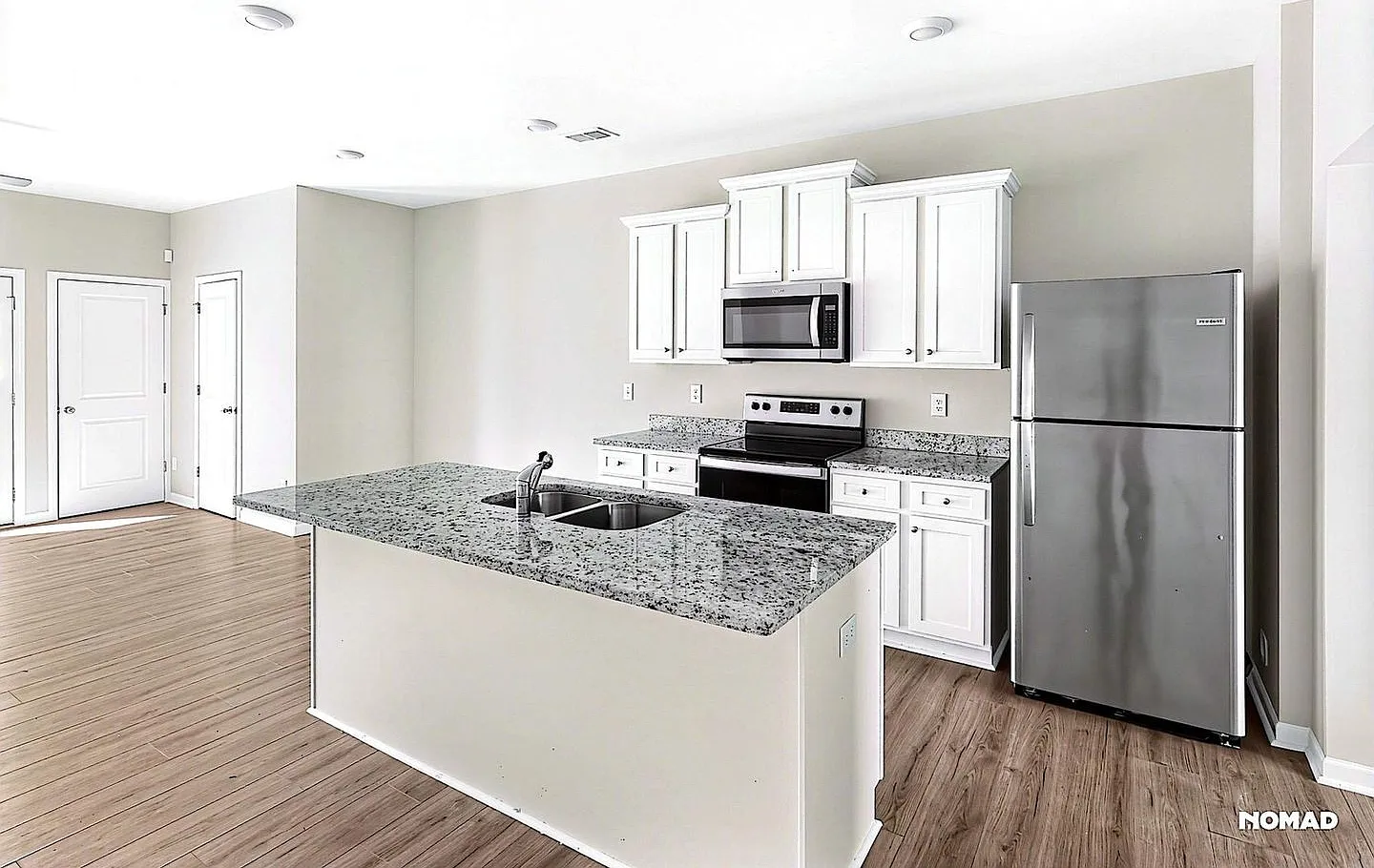 Charming 3BR Townhome in Union City — Photo 2