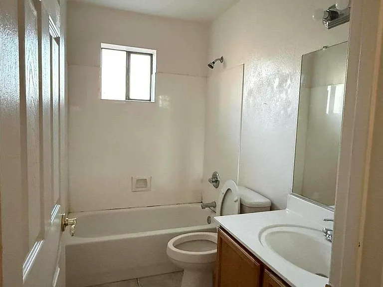 4224 E Lee St #1 — Photo 2