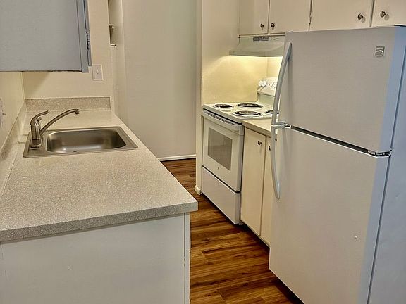 4th image of 4225 11th Ave NE #201