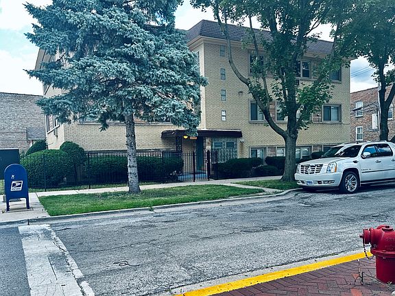 2nd image of 4757 N Keeler Ave APT 203