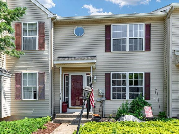 2nd image of 967 Ramblewood Ln