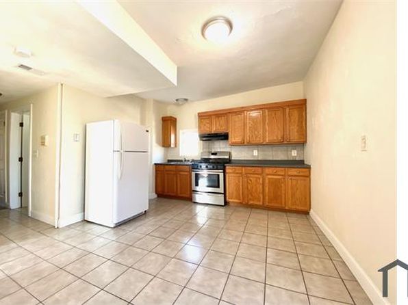 407 Main St #3R