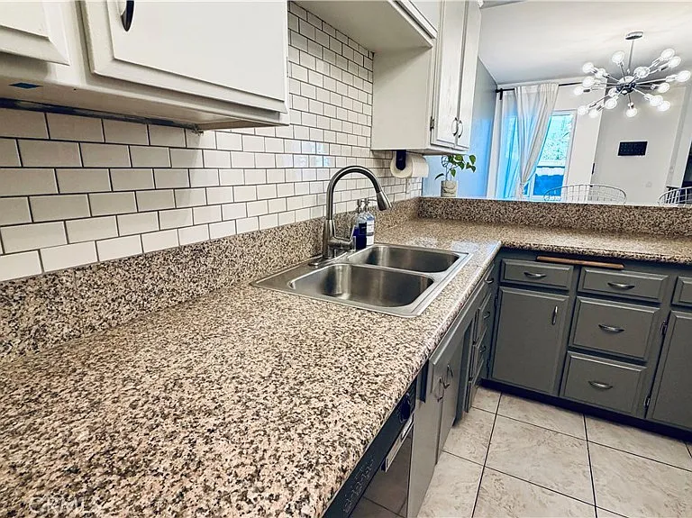8435 Burnet Ave — Photo 10
