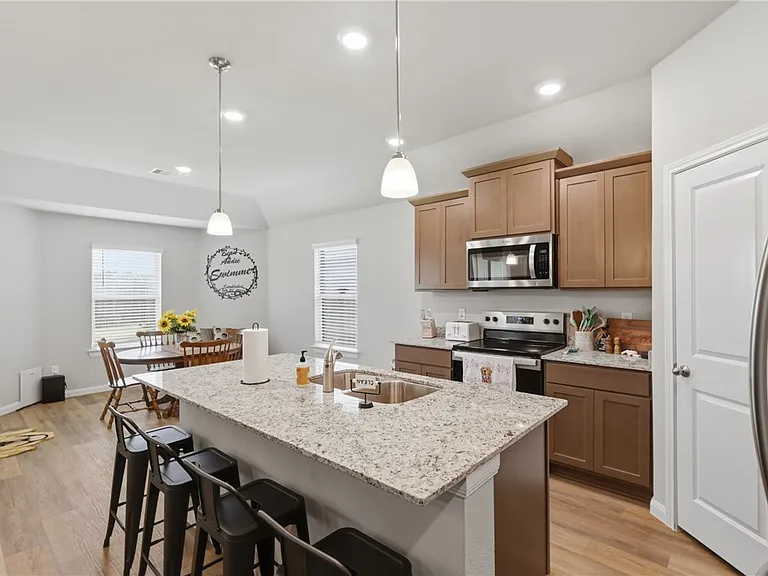 1878 Taggart Trl — Photo 6