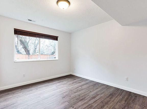 5th image of 558 E Creekview Dr