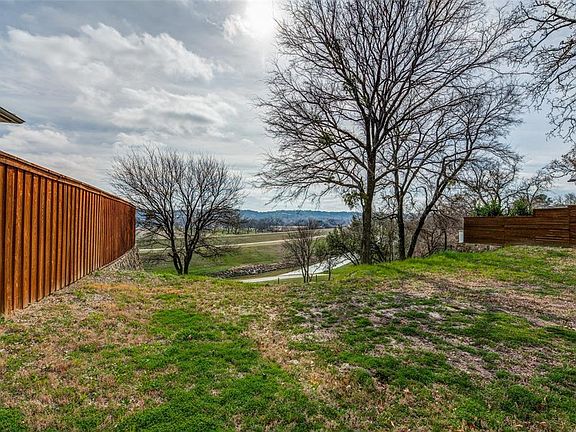 5th image of 141 Summersby Ln