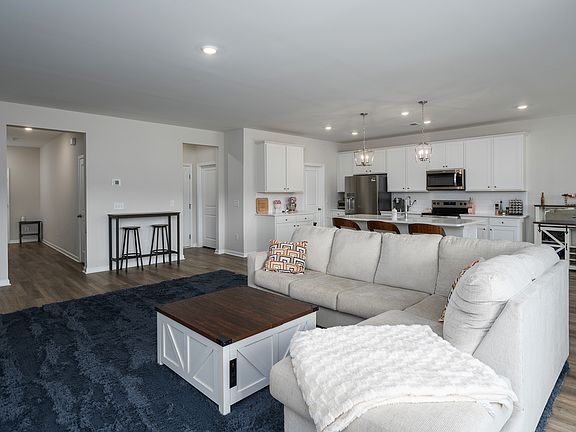 4th image of 36 Dreher Dr