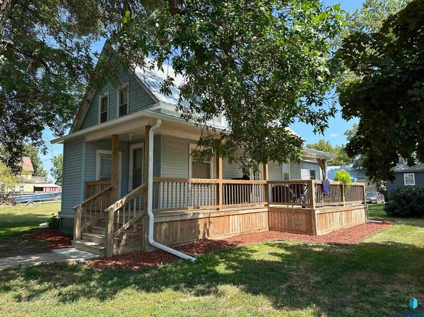 110 N Pearl St, Menno, SD 57045