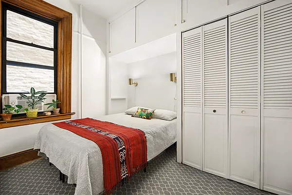 Sold by New York Casas Ltd. | media 4