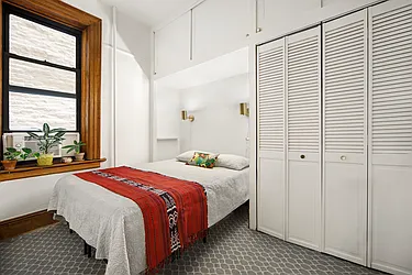Sold by New York Casas Ltd.