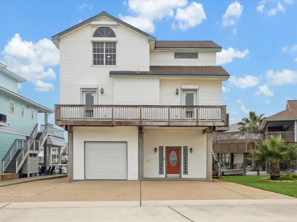151 Tamana Dr, Tiki Island, TX 77554