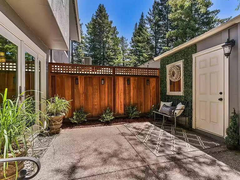 567 Sycamore Cir — Photo 4