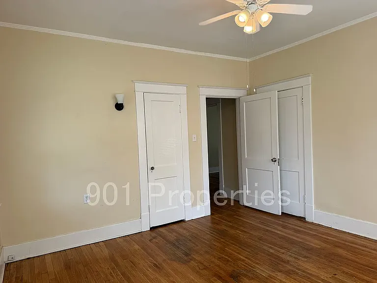 1055 S Cox St — Photo 4