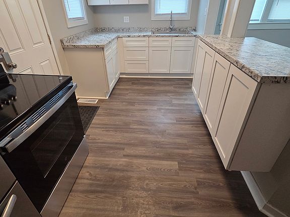 5th image of 119 S Woodlawn Ave #119