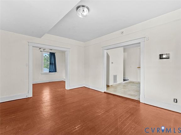 3rd image of 1310 Baylors Ln