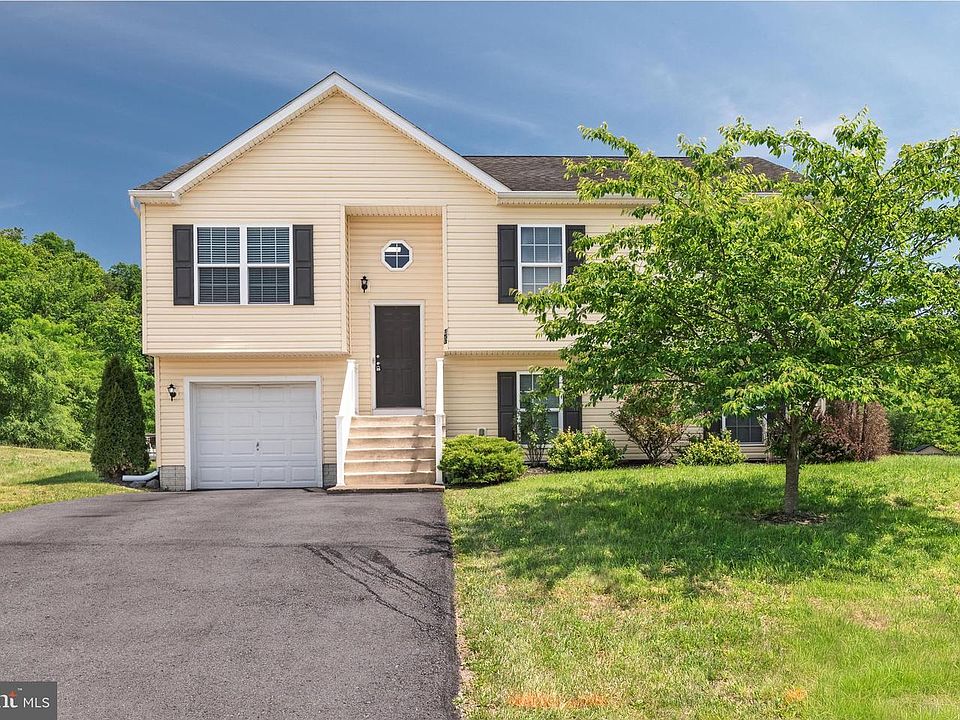 1st image of 153 Eisenhower Cir